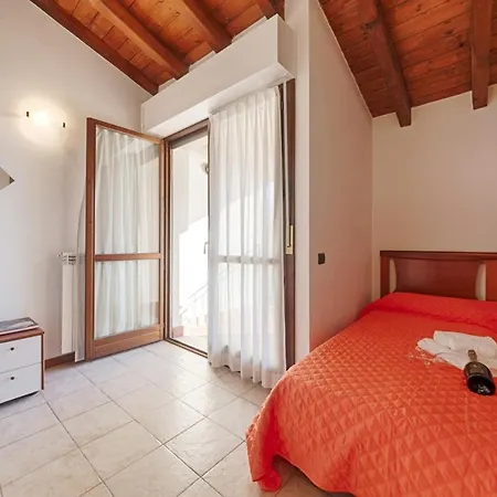 Apartment 2-bedroom Lakeview At The *