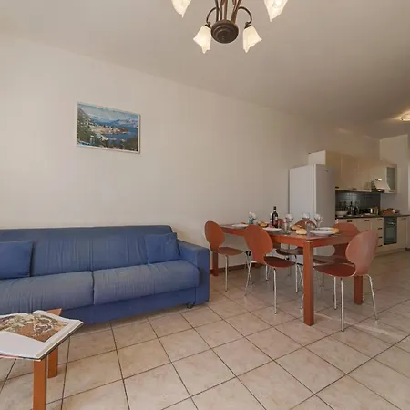 Apartment 2-bedroom Lakeview At The